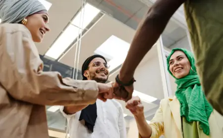 التعاون والقيادة: مفاتيح بناء فرق العمل الناجحة